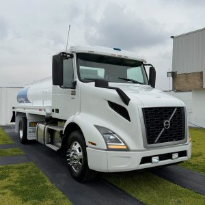 Pipa De Agua 10,000 Litros Camion Rabon Volvo Vnr 2019-7591